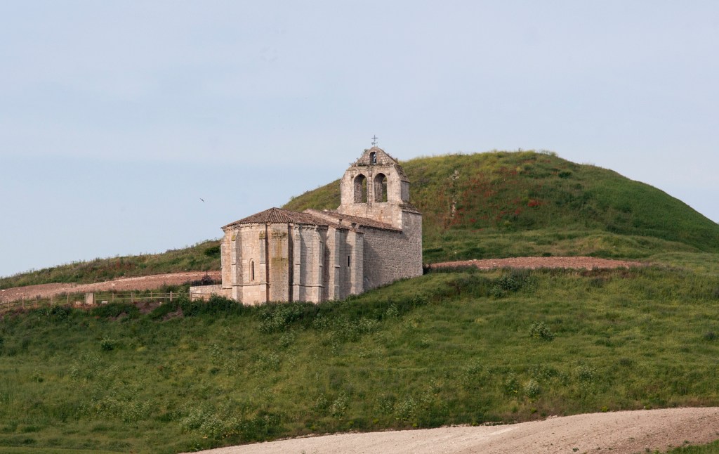 Ermita de Muñó y antiguo emplazamiento del Castillo de Muñó